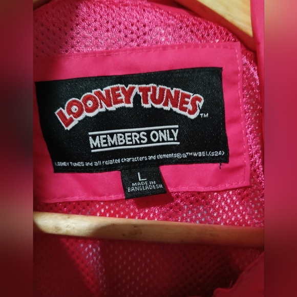Members Only × Looney Tunes Lola Bunny & Bugs Bunny Windbreaker Juniors Size: L - Picture 5 of 9